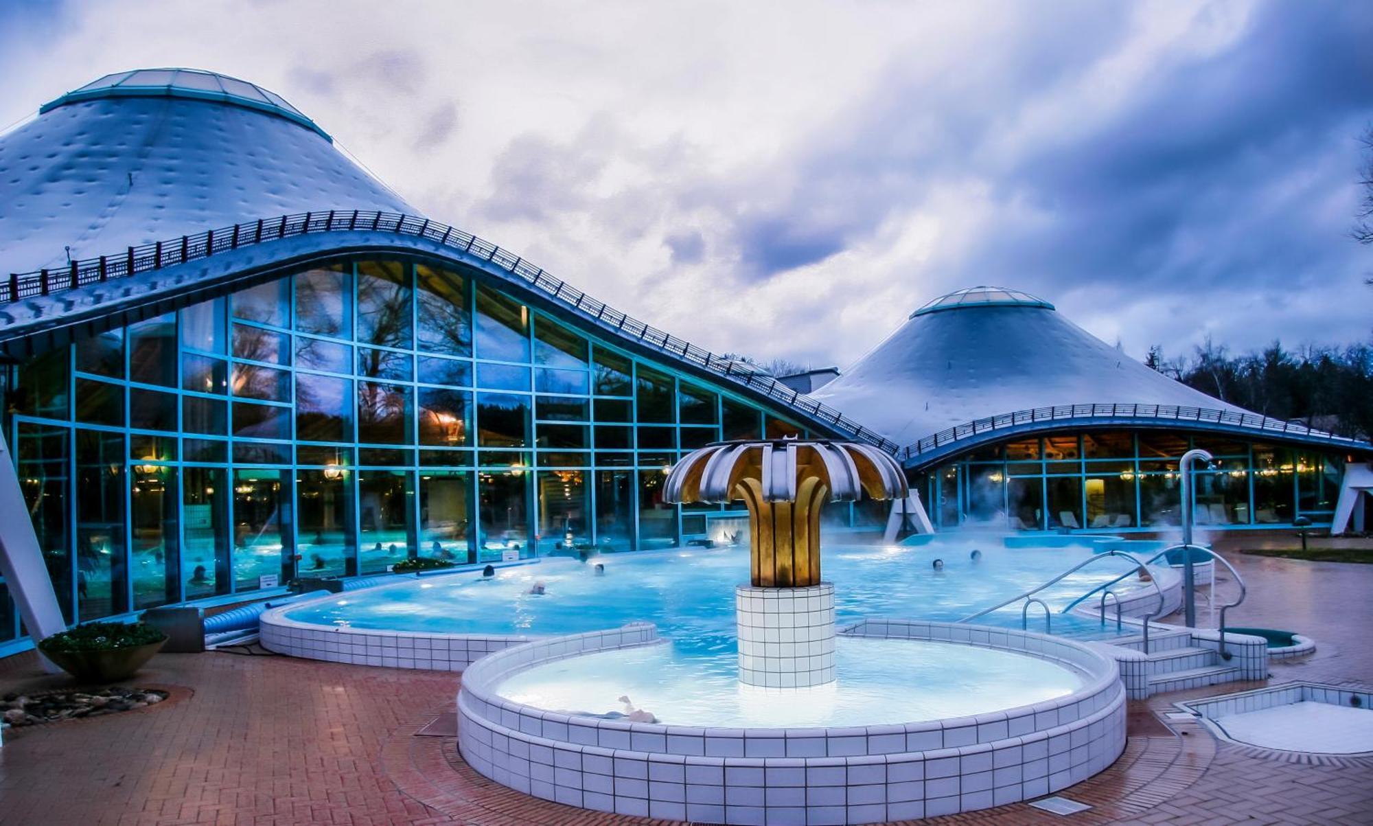 Rita - Atemberaubenden Wasserfaelle Triberg im Schwarzwald Buitenkant foto